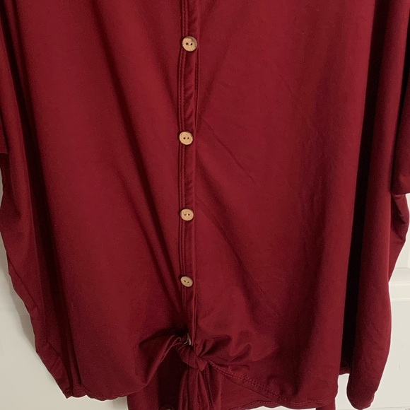 XL Reborn J cold shoulder top - Picture 2 of 4